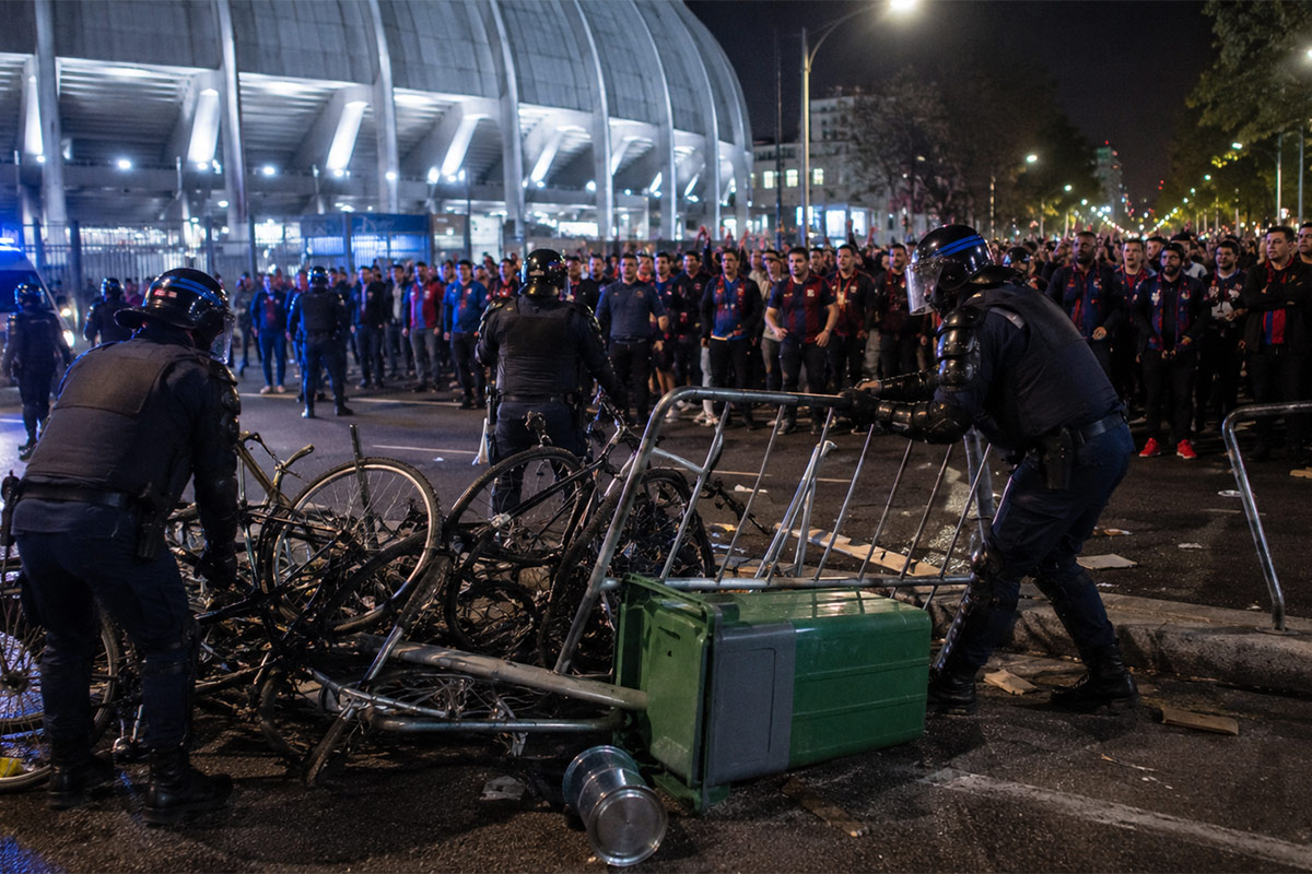 Champs-Elysees PSG fans