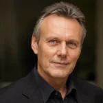 وفاة نجم Ted Lasso وBuffy أنتوني هد عن عمر 72 عاماً