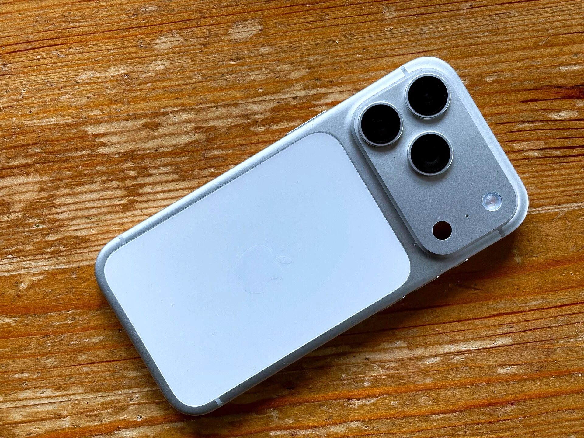 Sage iPhone 17 in the UAE
